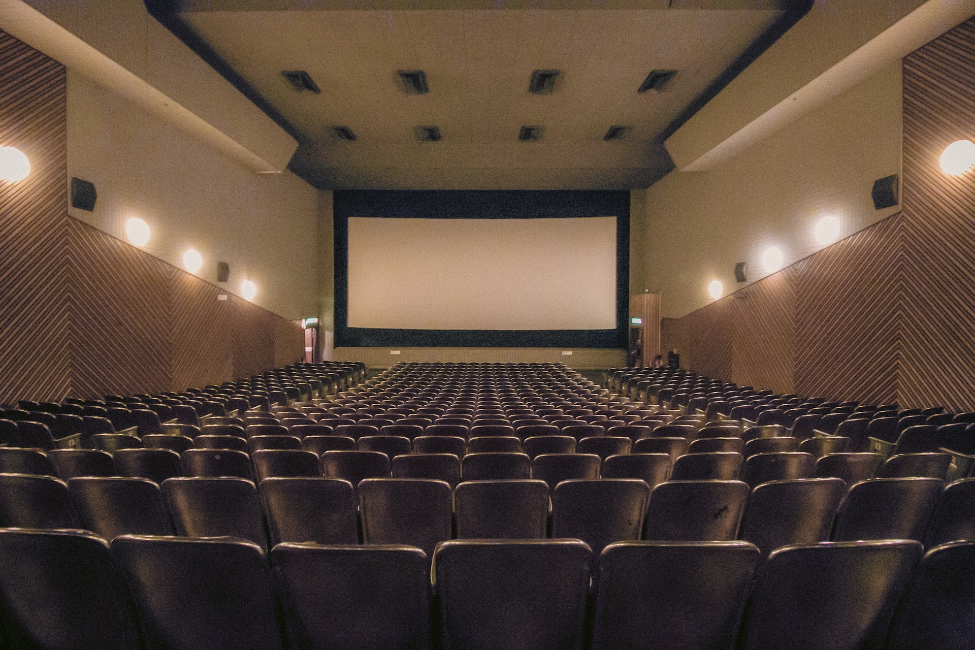 Cinema na parede de casa? Confira 3 projetores com boa qualidade de imagem